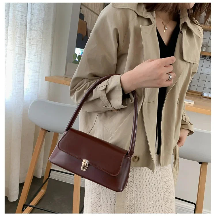 2024 Popular Retro Niche Baguette Shoulder Bag French Bag Western Style Portable New Tide Fashion Handbag Armpit Women's Bag