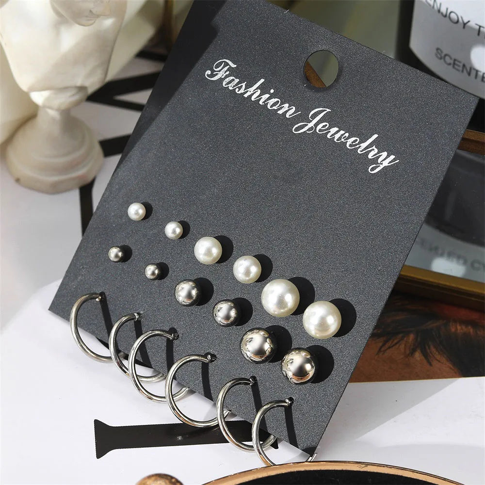 DAXI 2023 Daily Jewelry Make You Fashionable Simple Temperament Crystal Claw  Pearl Metal Stud Earrings Set