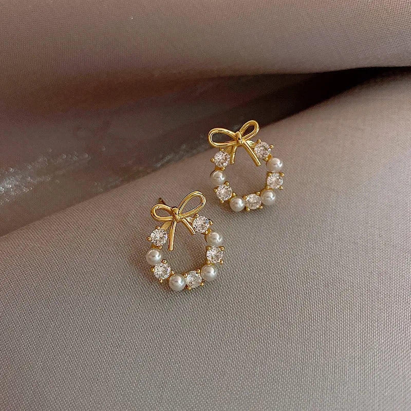 Round Wreath Bow Pearl Stud Earrings Elegant Trend Fashion Korean Women Jewelry Simple Pearl Stud Earrings Small Zircon Ear Clip