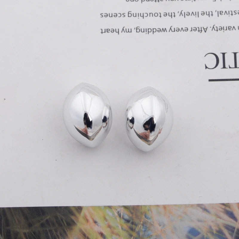 New Fashion Beans Shape Women's Stud Earrings Smooth Metal Korean Fashion Small Earrings Lovely Cute Fashion Ear Jewelry