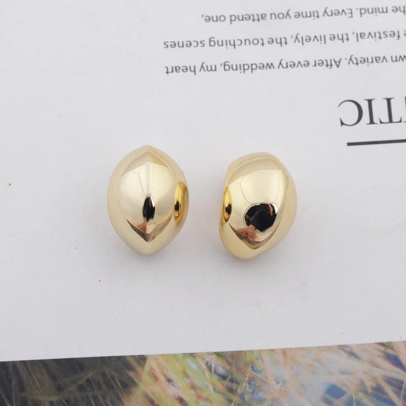 New Fashion Beans Shape Women's Stud Earrings Smooth Metal Korean Fashion Small Earrings Lovely Cute Fashion Ear Jewelry