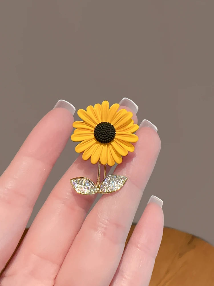 Trendy Sunflower Metal Brooch Exquisite Rhinestone Leaf Lapel Pins for Women Clothing Suit Badges Jewelry Accessories Gift