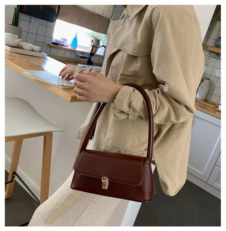 2024 Popular Retro Niche Baguette Shoulder Bag French Bag Western Style Portable New Tide Fashion Handbag Armpit Women's Bag