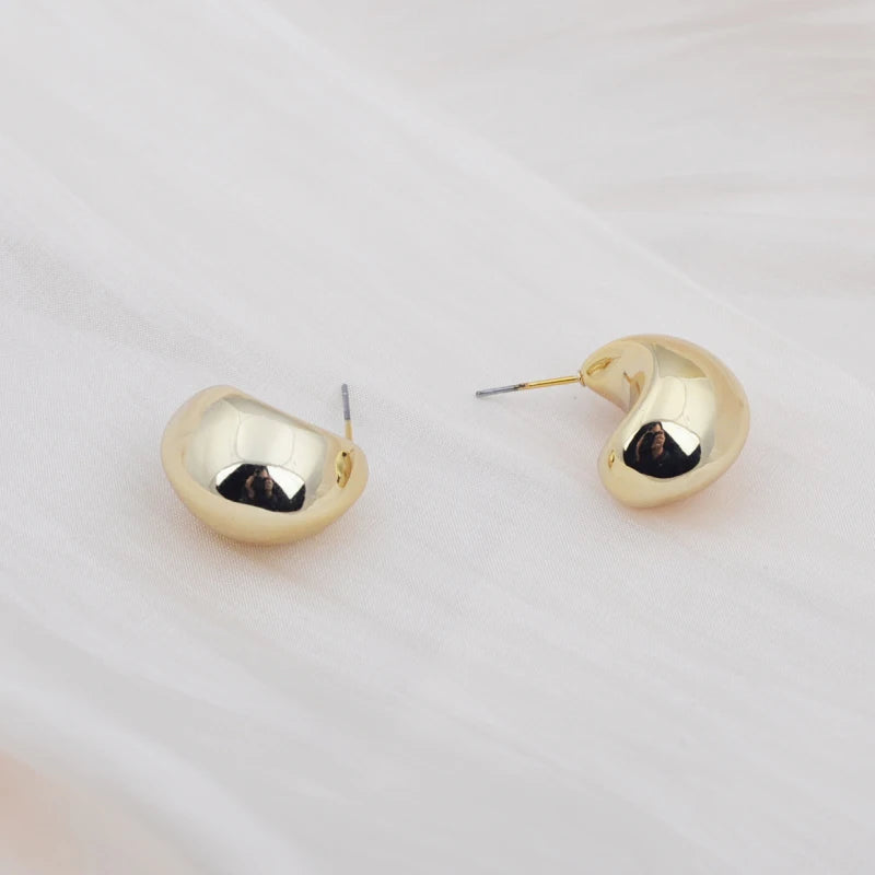 New Fashion Beans Shape Women's Stud Earrings Smooth Metal Korean Fashion Small Earrings Lovely Cute Fashion Ear Jewelry