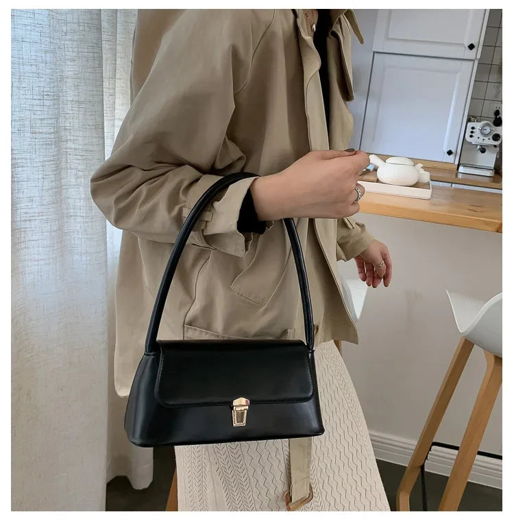 2024 Popular Retro Niche Baguette Shoulder Bag French Bag Western Style Portable New Tide Fashion Handbag Armpit Women's Bag