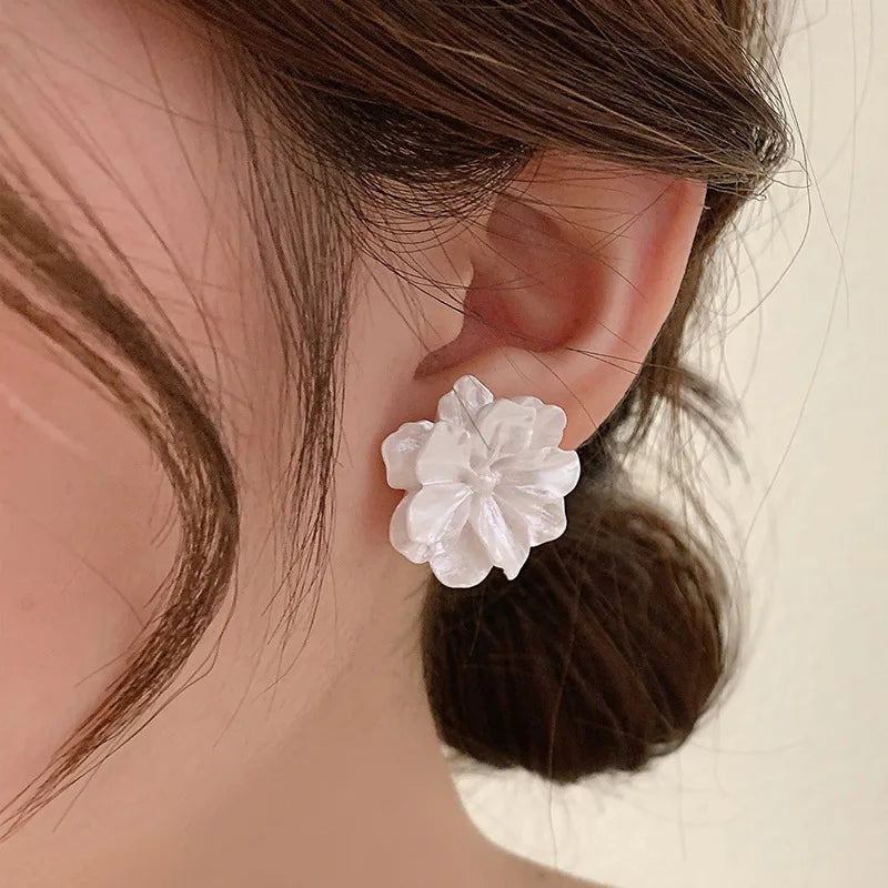 Big White Camellia Flower Stud Earring Female Simple Exaggerated Resin Ear Jewelry Wedding Best Friend Christmas Gift