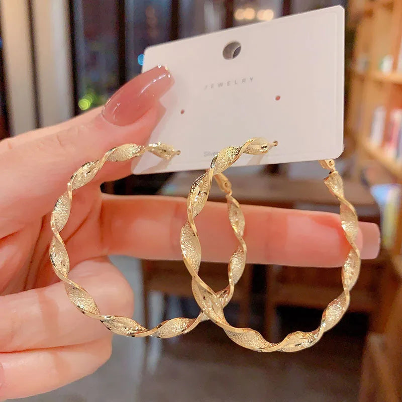 New Exaggerated Twisted Women's Hoop Earrings Gold Color Uneven Metal Loop Earrings Punk Personality Fashion Ear Jewelry