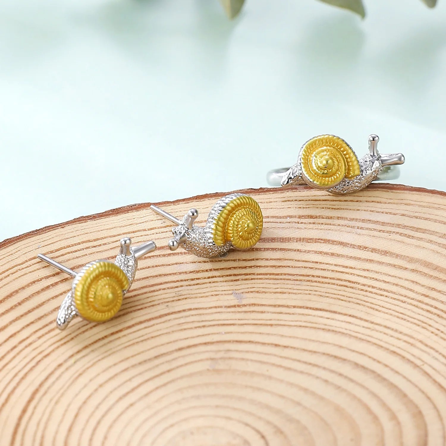 LATS Gold Silver Color Snail Studs Earrings for Women Men Dainty Ear Adornments Eye Catching Ear Ring Fashion Jewelry