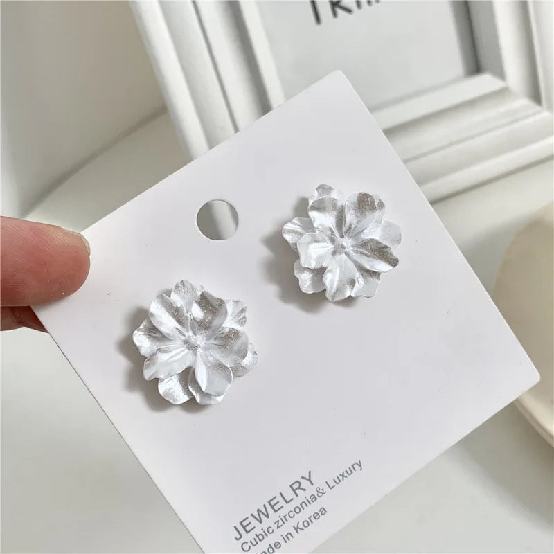 Big White Camellia Flower Stud Earring Female Simple Exaggerated Resin Ear Jewelry Wedding Best Friend Christmas Gift