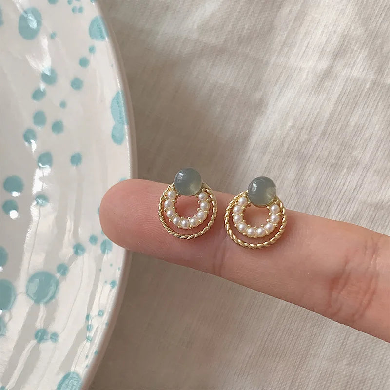 2024 New Small Round Earrings for Women Korean Fashion Sweet Imitaiton Pearl Circles Tiny Stud Earrings Geometry Ear Jewelry