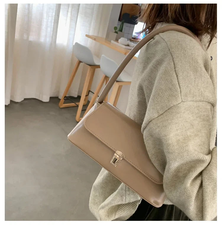 2024 Popular Retro Niche Baguette Shoulder Bag French Bag Western Style Portable New Tide Fashion Handbag Armpit Women's Bag