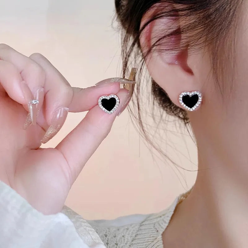 Korean Style Zircon Black Resin Heart Ear Studs for Women Elegant Luxury Geometric Earrings 2024 Fashion Trends Jewelry Gifts