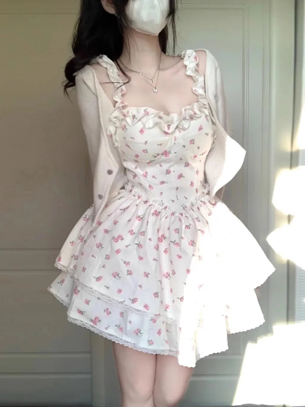 White floral camisole dress for summer spicy girl sexy pure and lustful with a slim waist and fluffy skirt sweet and spicy RZV5