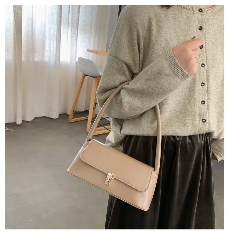 2024 Popular Retro Niche Baguette Shoulder Bag French Bag Western Style Portable New Tide Fashion Handbag Armpit Women's Bag