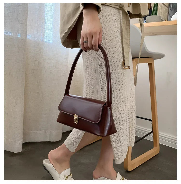 2024 Popular Retro Niche Baguette Shoulder Bag French Bag Western Style Portable New Tide Fashion Handbag Armpit Women's Bag