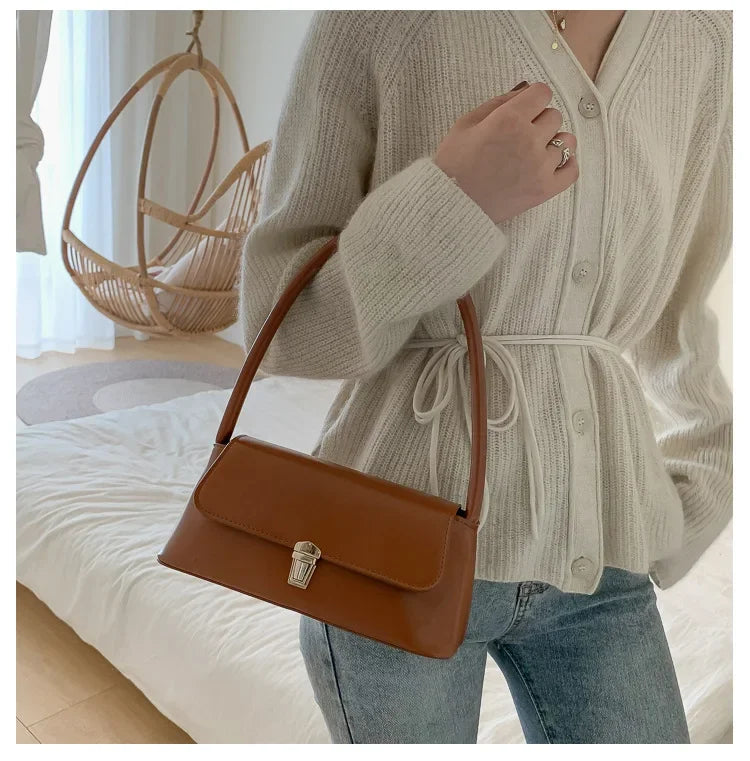 2024 Popular Retro Niche Baguette Shoulder Bag French Bag Western Style Portable New Tide Fashion Handbag Armpit Women's Bag