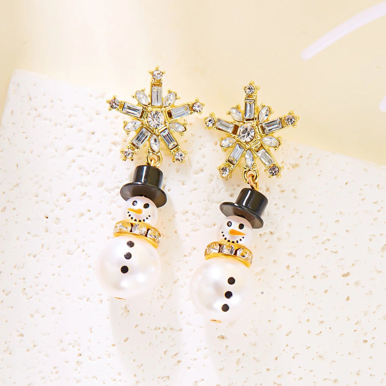 Fashion Christmas Snowman Snowflake Hoop Earrings For Women Pearl Crystal Piecring Cute Xmas Ear Jewelry New Year Gift