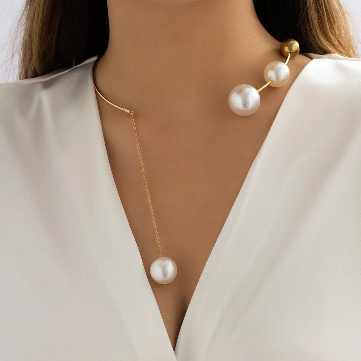 New minimalist and personalized round bead collarbone opening necklace with a cool style imitation pearl necklace earring set