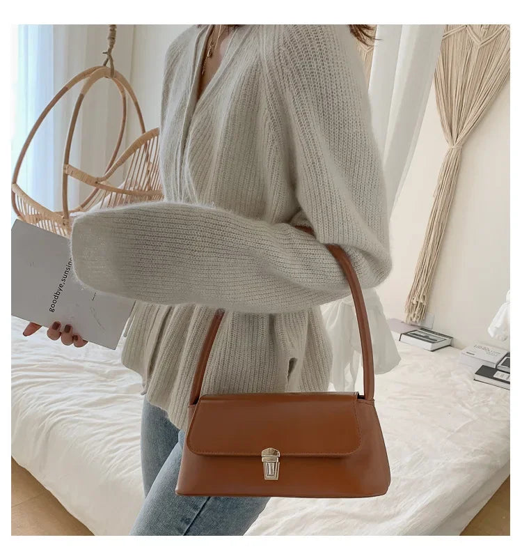 2024 Popular Retro Niche Baguette Shoulder Bag French Bag Western Style Portable New Tide Fashion Handbag Armpit Women's Bag