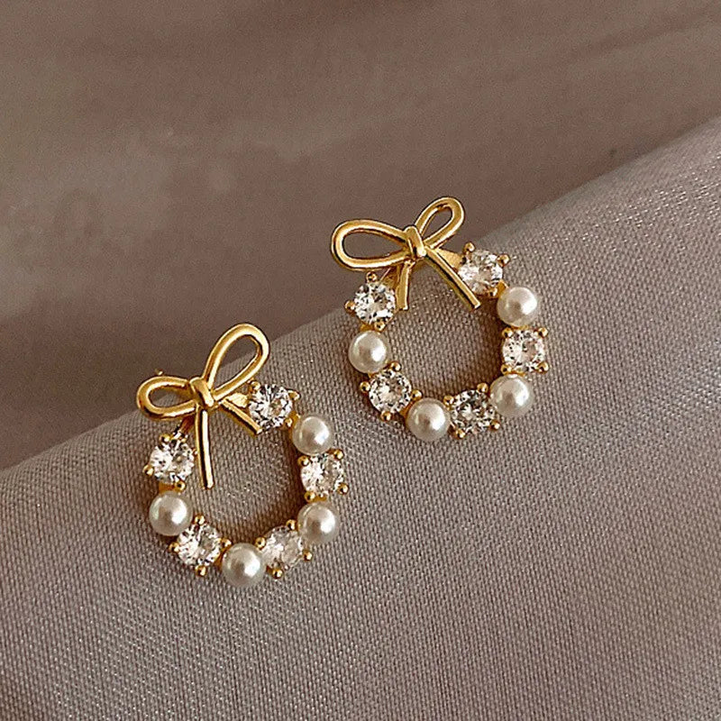 Round Wreath Bow Pearl Stud Earrings Elegant Trend Fashion Korean Women Jewelry Simple Pearl Stud Earrings Small Zircon Ear Clip