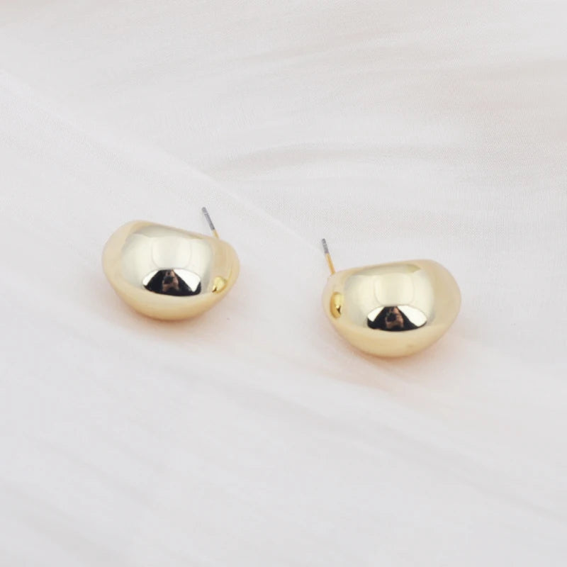 New Fashion Beans Shape Women's Stud Earrings Smooth Metal Korean Fashion Small Earrings Lovely Cute Fashion Ear Jewelry