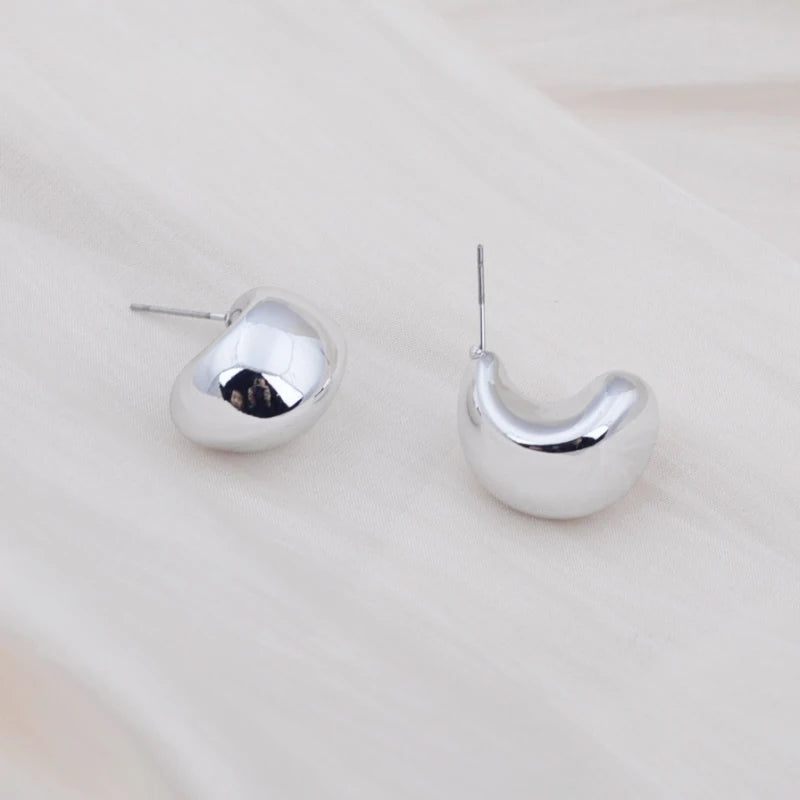 New Fashion Beans Shape Women's Stud Earrings Smooth Metal Korean Fashion Small Earrings Lovely Cute Fashion Ear Jewelry